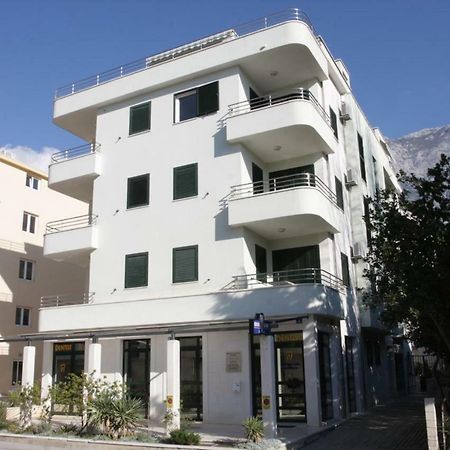 J&B - Beachside Studio Apartment Makarska Exterior photo