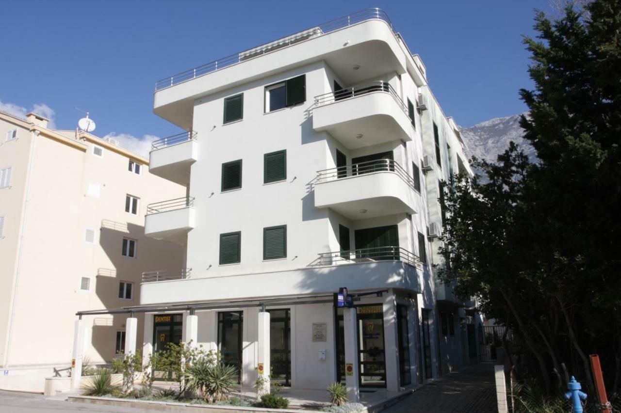 J&B - Beachside Studio Apartment Makarska Exterior photo